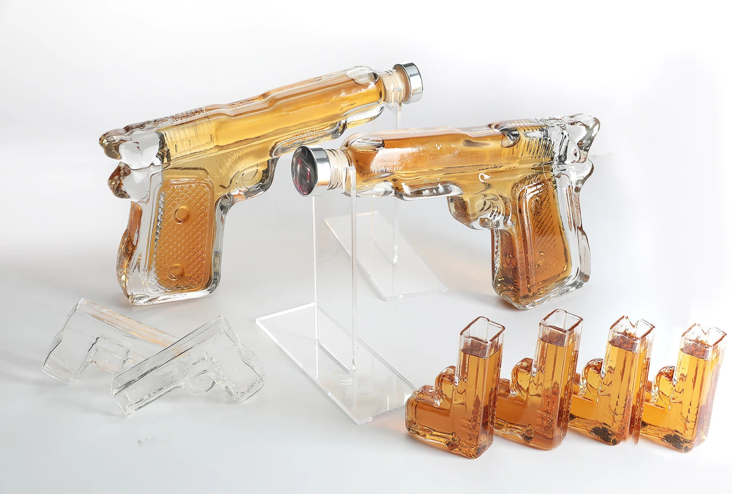 (EU Only) Pistol Whiskey Gun Decanter & Shot Glasses Set 2 (EU Only) Pistol Whiskey Gun Decanter & Shot Glasses Set - Image 2