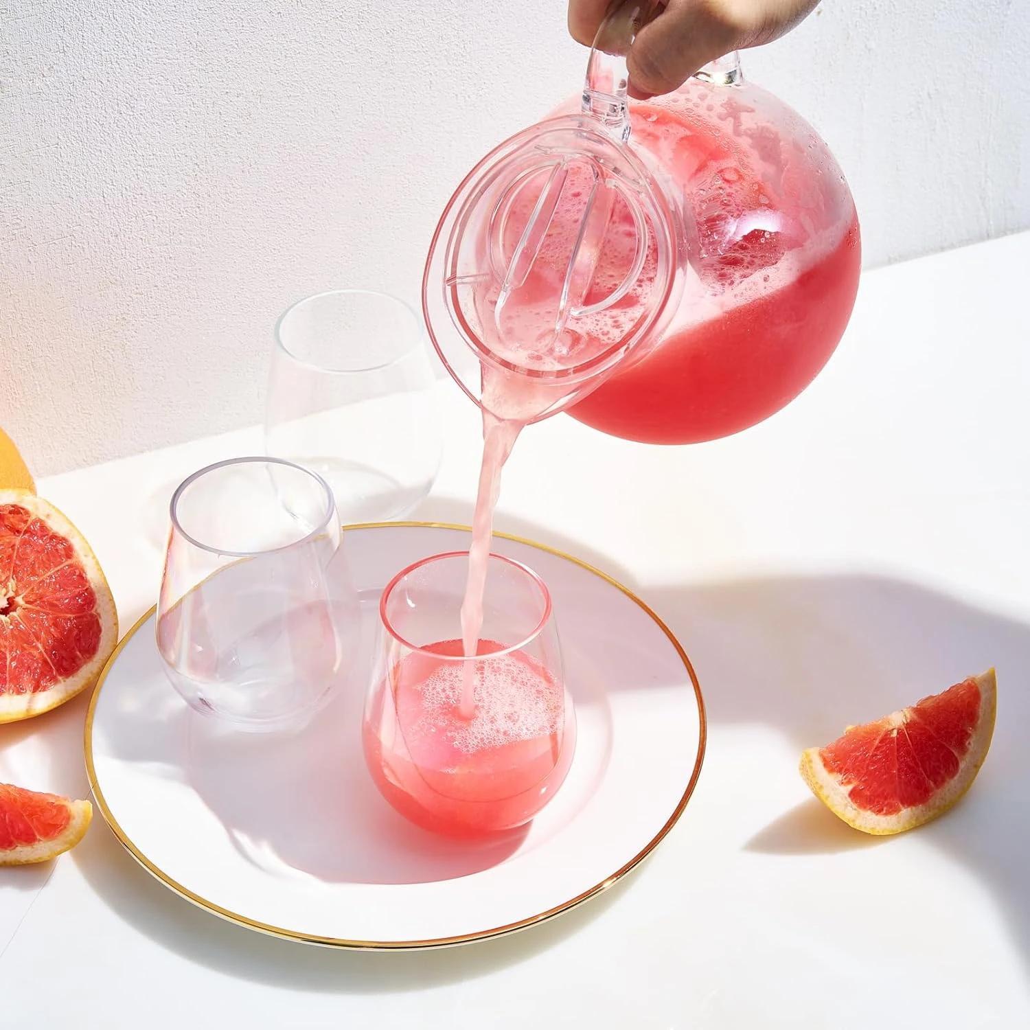 Unbreakable Acrylic Beverage Pitcher With Lid (72 Oz) 4 Unbreakable Acrylic Beverage Pitcher With Lid (72 Oz) - Image 4