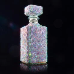 Unique Diamond Rhinestone Decanter | 730 ML | Luxurious Whiskey, Tequila, Wine Decanter - Dazzling All Over Silver Rhinestone Carafe For Spirits, Bourbon, Scotch, Durable Thick Glass HAND WASH ONLY